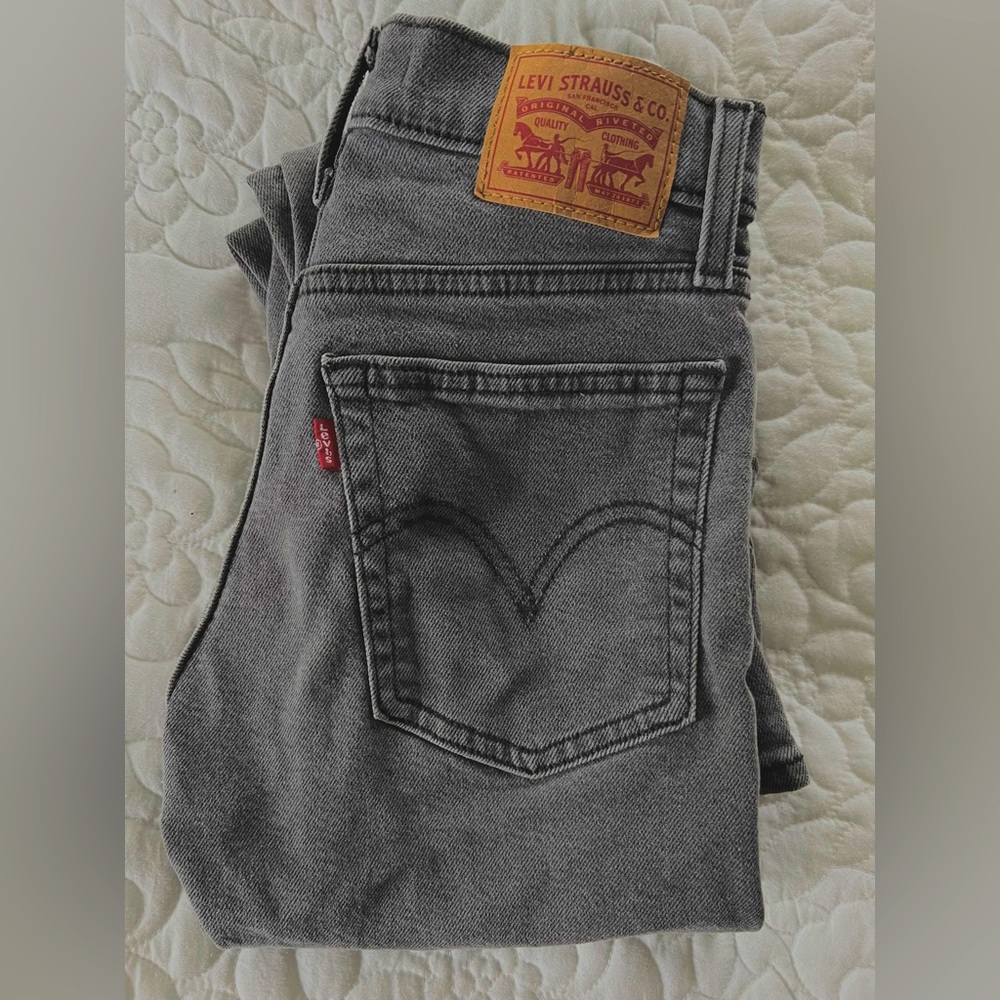 Levi’s wedgie straight high rise size 24 very dark gray / black jeans